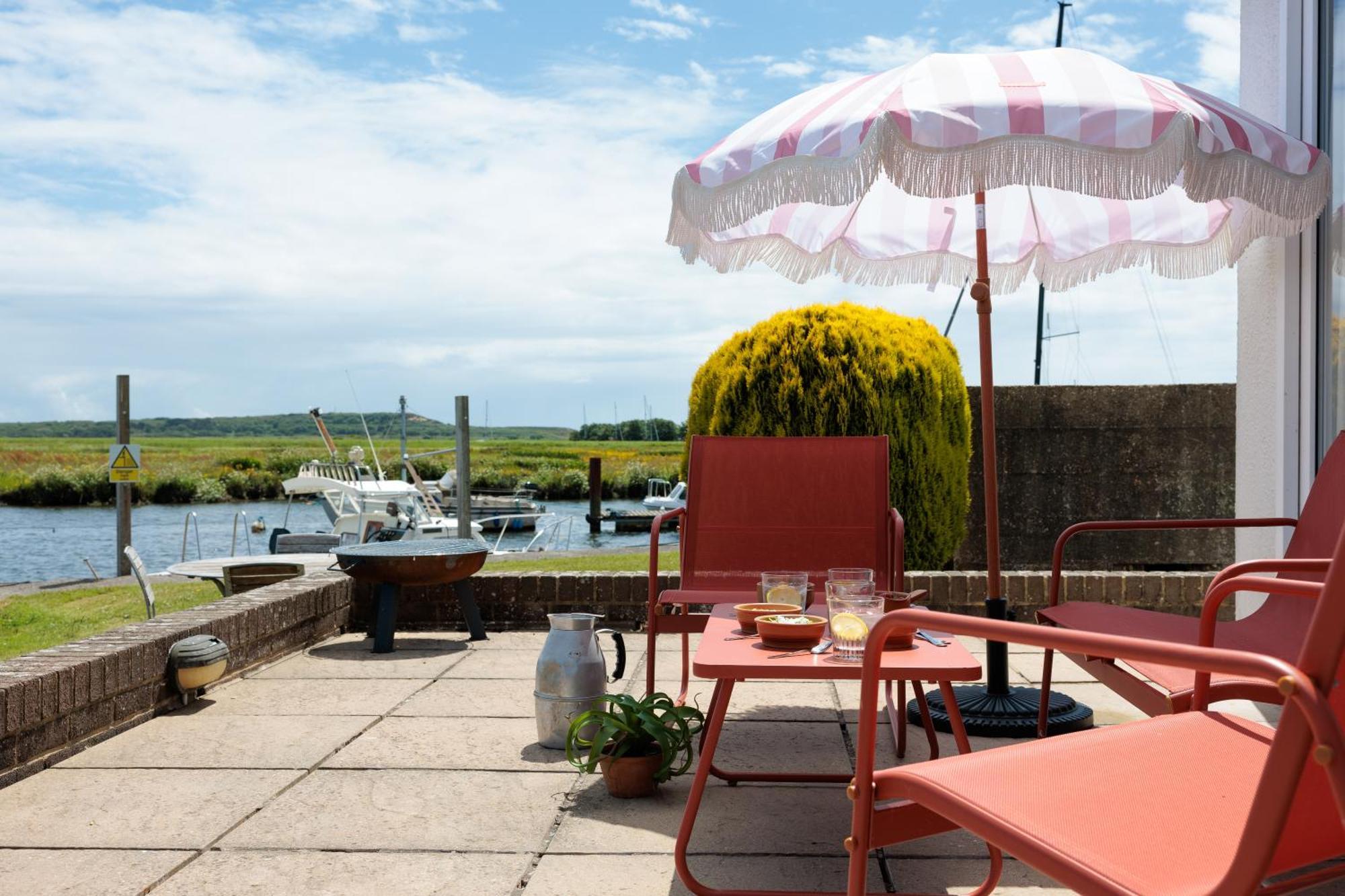 Hot Tub With A View - Christchurch Harbour Exterior foto